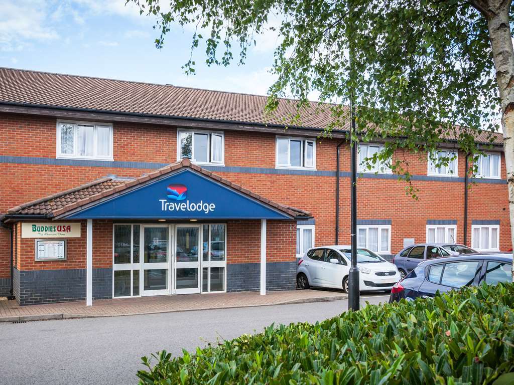 Travelodge Milton Keynes Old Stratford ภายนอก รูปภาพ