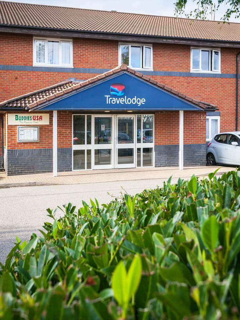 Travelodge Milton Keynes Old Stratford ภายนอก รูปภาพ